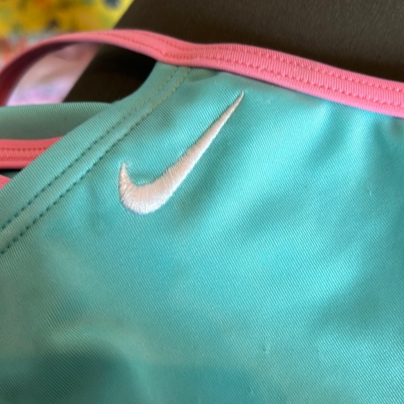 2 girls Nike swimsuits - Picture 3 of 6